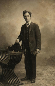 Arnaldo in una foto di inizio secolo